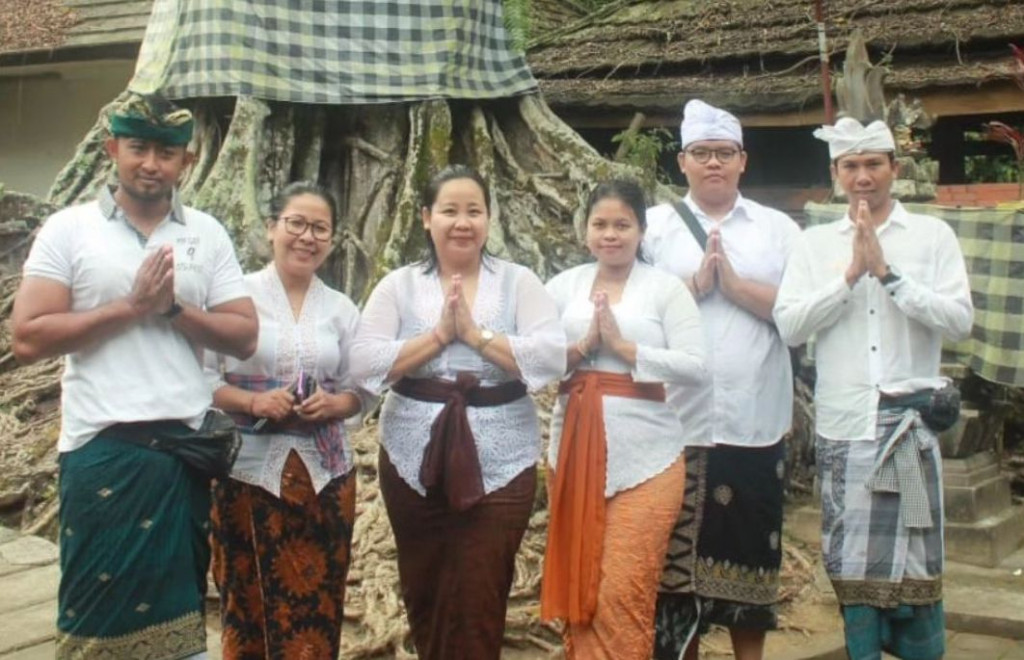 BUM Desa Tri Manunggal Jaya Dalung Melukat Ring Pura Tirta Empul
